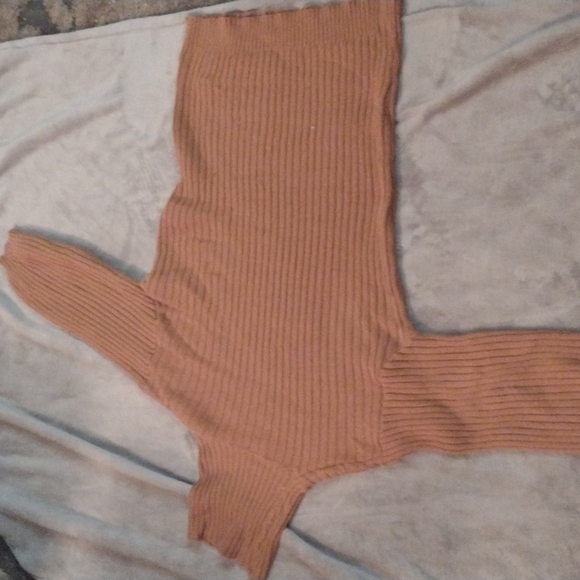 Burnt orange turtle neck sweater - Picture 3 of 3